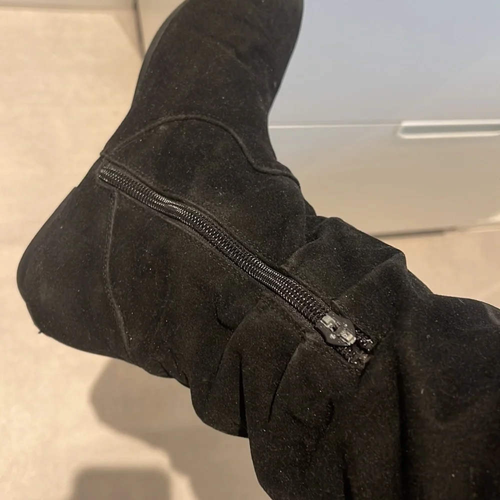 Women size 6 Black over the knee boots zipper on the inside soft suede alike